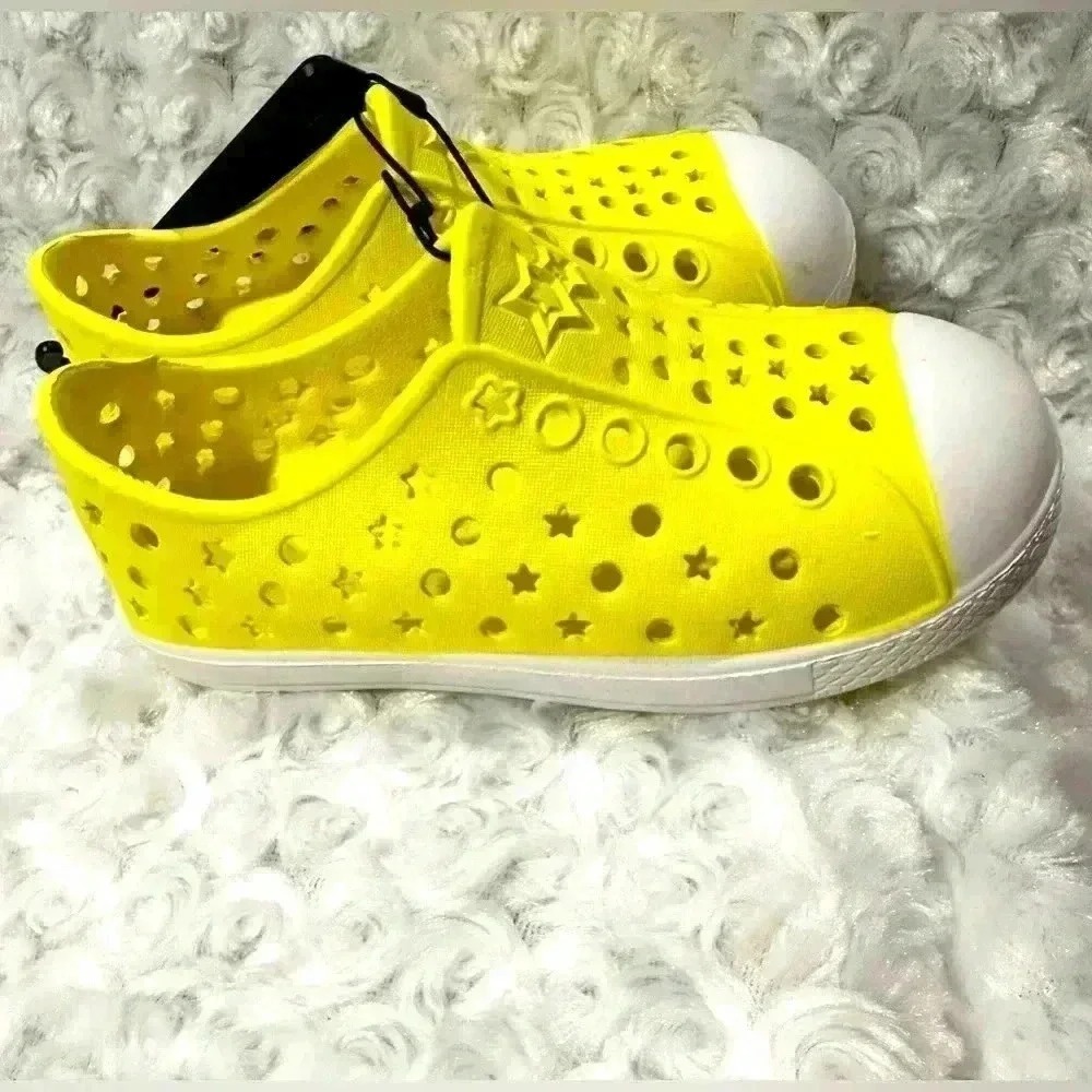 Wonder Nation Girls Size 9-10 Slip On Yellow Stars Shoes‎ NEW